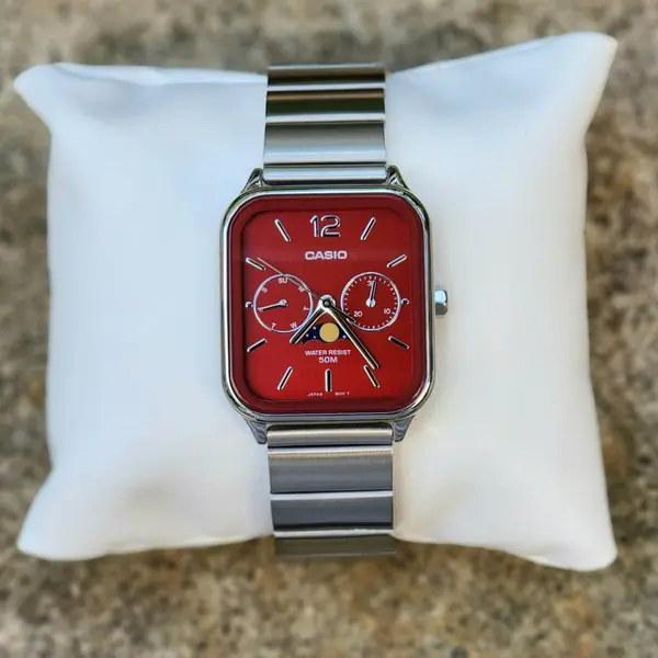 CASIO MTP-M305D-1AVDF Moon Chaser Silver Stainless Steel Chain Unisex Analog Watch – Dial Color: Red, Strap Color: Silver – View 6