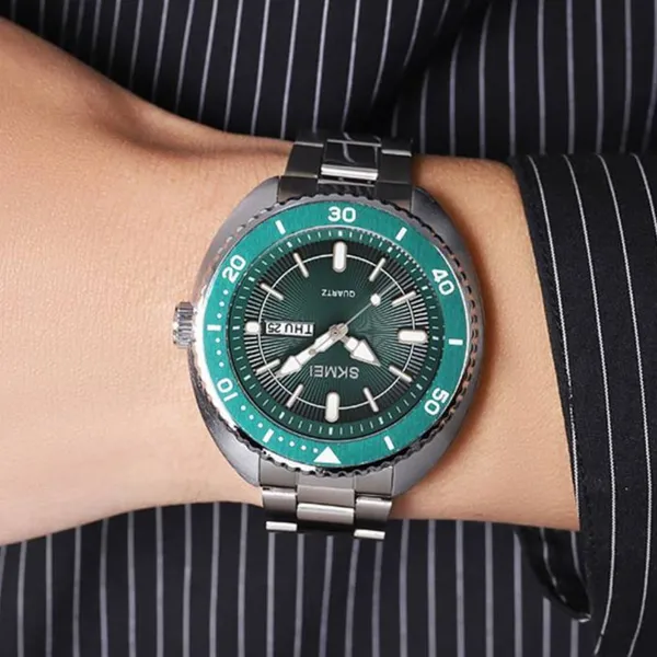 SKMEI 2256 Classic Luxury Japanese Quartz Stainless Steel Men's Watch – Dial Color: Green, Strap Color: Silver – View 5