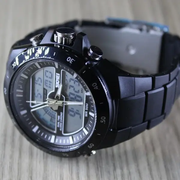 SKMEI 1016 Dual Time PU Leather Sporty Men's Watch – Dial Color: Black, Strap Color: Black – View 3