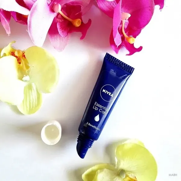 Nivea Essential Mineral Oil Free Formula Lip Balm 10g – View 3