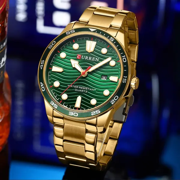 Curren 8426 Stainless Steel Analog Simple Classic Men's Watch – Dial Color: Green, Strap Color: Gold – View 3