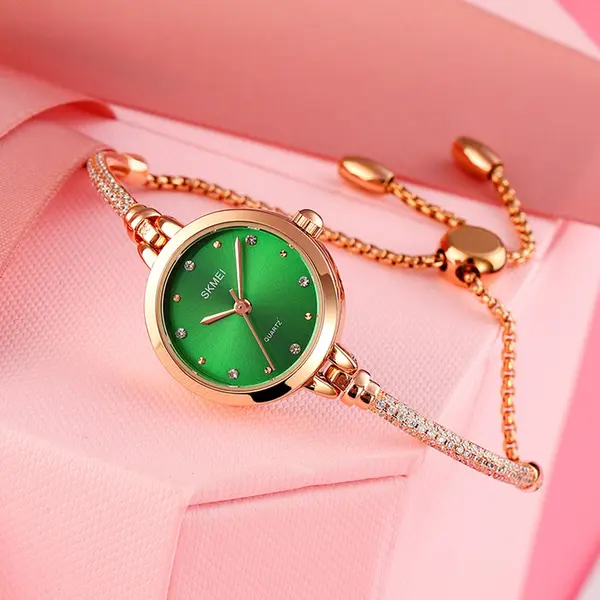 SKMEI 1805 Premium Bracelet Style Stainless Steel Women's Watch – Dial Color: Green, Strap Color: Gold  – View 2