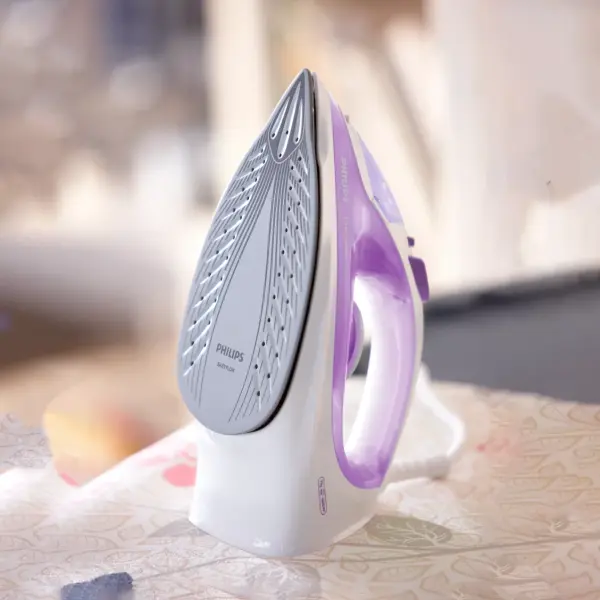 Philips GC1026/30 EasySpeed 2000W Steam Iron for Quick Ironing – View 3