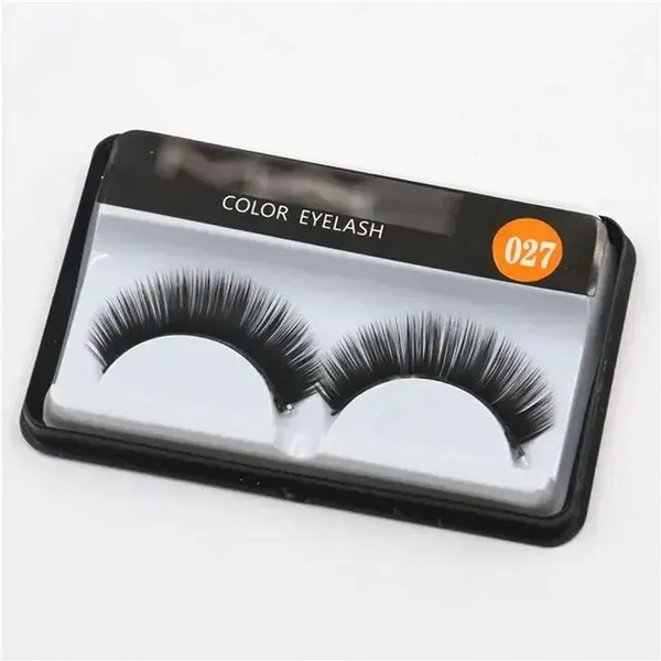 MAC Professional Application Fake Eyelashes for Dramatic Eye Makeup Look – View 2