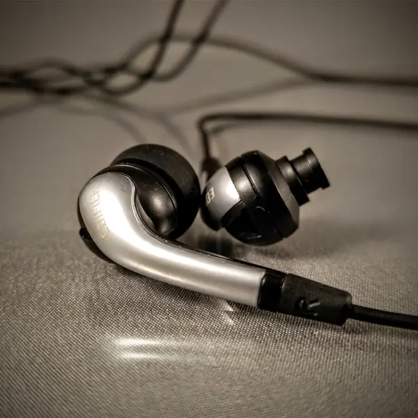 Edifier P220 In-Ear 3.5mm Wired Earphone  – Color: Black – View 3